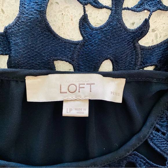 Ann Taylor LOFT‎ Navy Blue Embroidered Cutout Lace Sleeve Blouse Petite - Picture 3 of 11